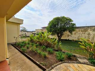 Ampla Casa em Terreno de 1.310 m2 no Bairro Ana Rosa em Cruzeiro.