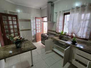 Casa no Jardim Paraíba em Aparecida com 4 quartos.