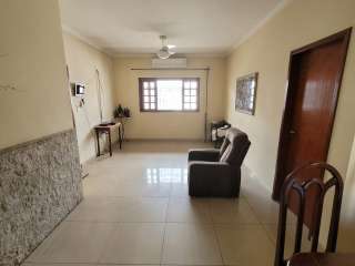 Casa no Jardim Paraíba em Aparecida com 4 quartos.