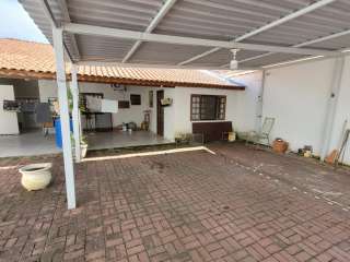 Casa no Jardim Paraíba em Aparecida com 4 quartos.