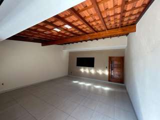 Linda casa no Pq Mondesir