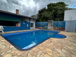 Casa com piscina na Vila Hepacaré