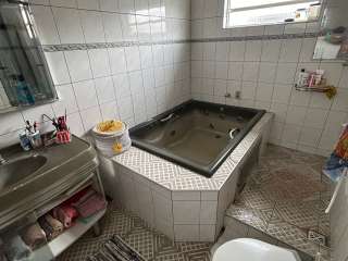 Casa com piscina na Vila Hepacaré