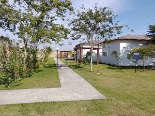 Ótima Casa no Condomínio New Life, com 2 Quartos (1 Suíte)!