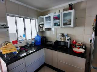 Ótima Casa no Condomínio New Life, com 2 Quartos (1 Suíte)!