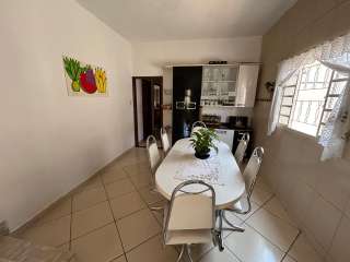 Casa 3 dorms na Amélia Pereira