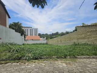 Terreno de 580m2 no Clube dos 500