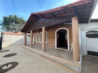 Ótima casa na entrada do Pq Mondesir