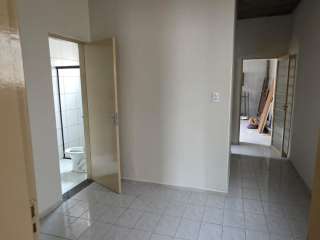 Casa com 02 dormitórios no centro