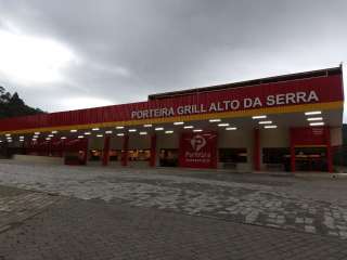 Restaurante com uma estrutura excepcional e Posto de Gasolina em Delfim Moreira MG