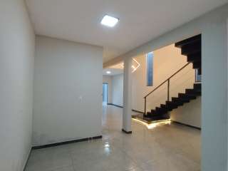 Sobrado novinho com 4 dormitórios sendo uma suíte