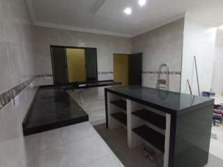 Ótima Casa na Industrial com 03 Dormitórios (02 Suítes)