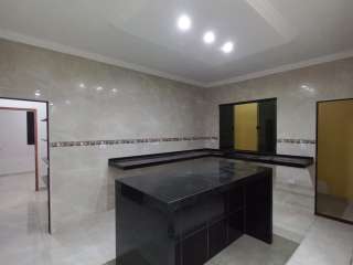 Ótima Casa na Industrial com 03 Dormitórios (02 Suítes)