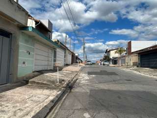 Ótima Casa na Industrial com 03 Dormitórios (02 Suítes)