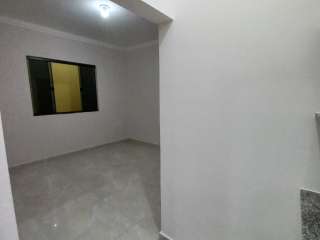 Ótima Casa na Industrial com 03 Dormitórios (02 Suítes)